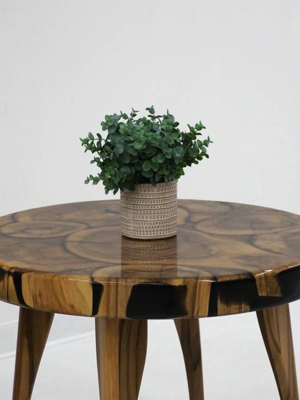 Coffee table walnut and epoxy resin