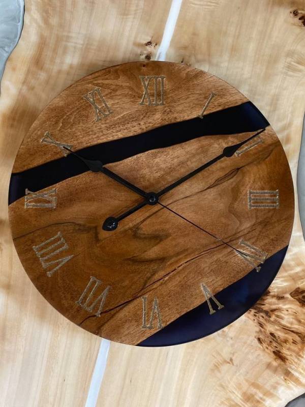 Epoxy and wood wall clock (04)