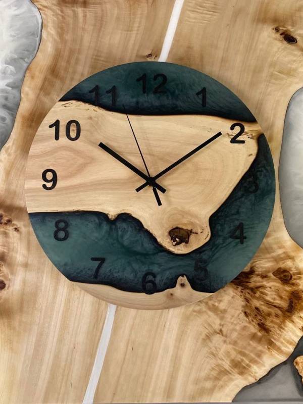 Epoxy and wood wall clock (05)