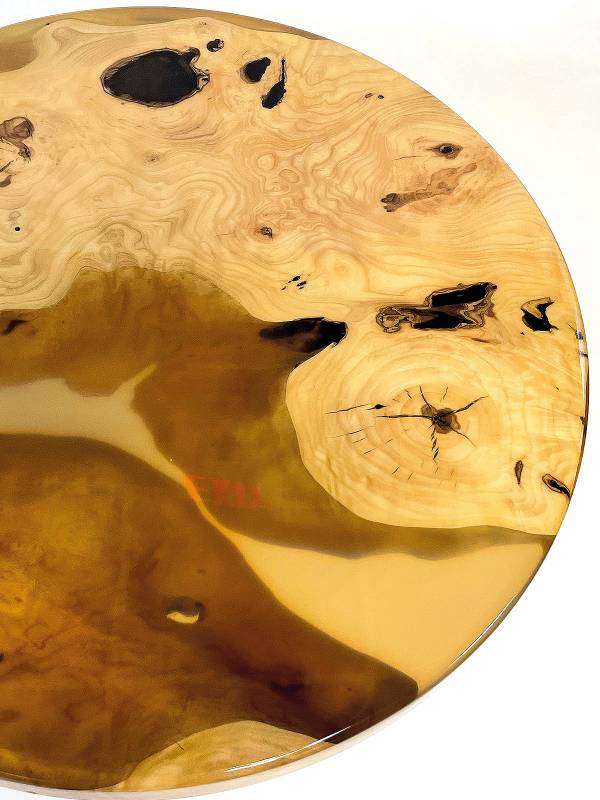 Coffee table maple clear-yellow epoxy resin
