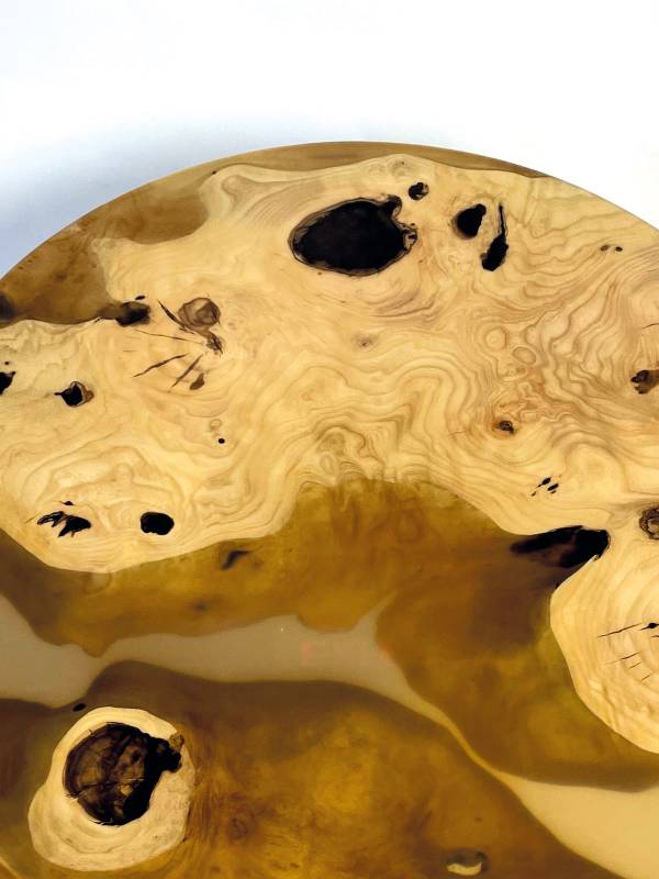 Coffee table maple clear-yellow epoxy resin